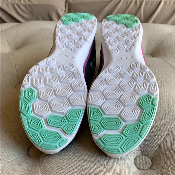 Nike Training Shoes - Picture 5 of 6
